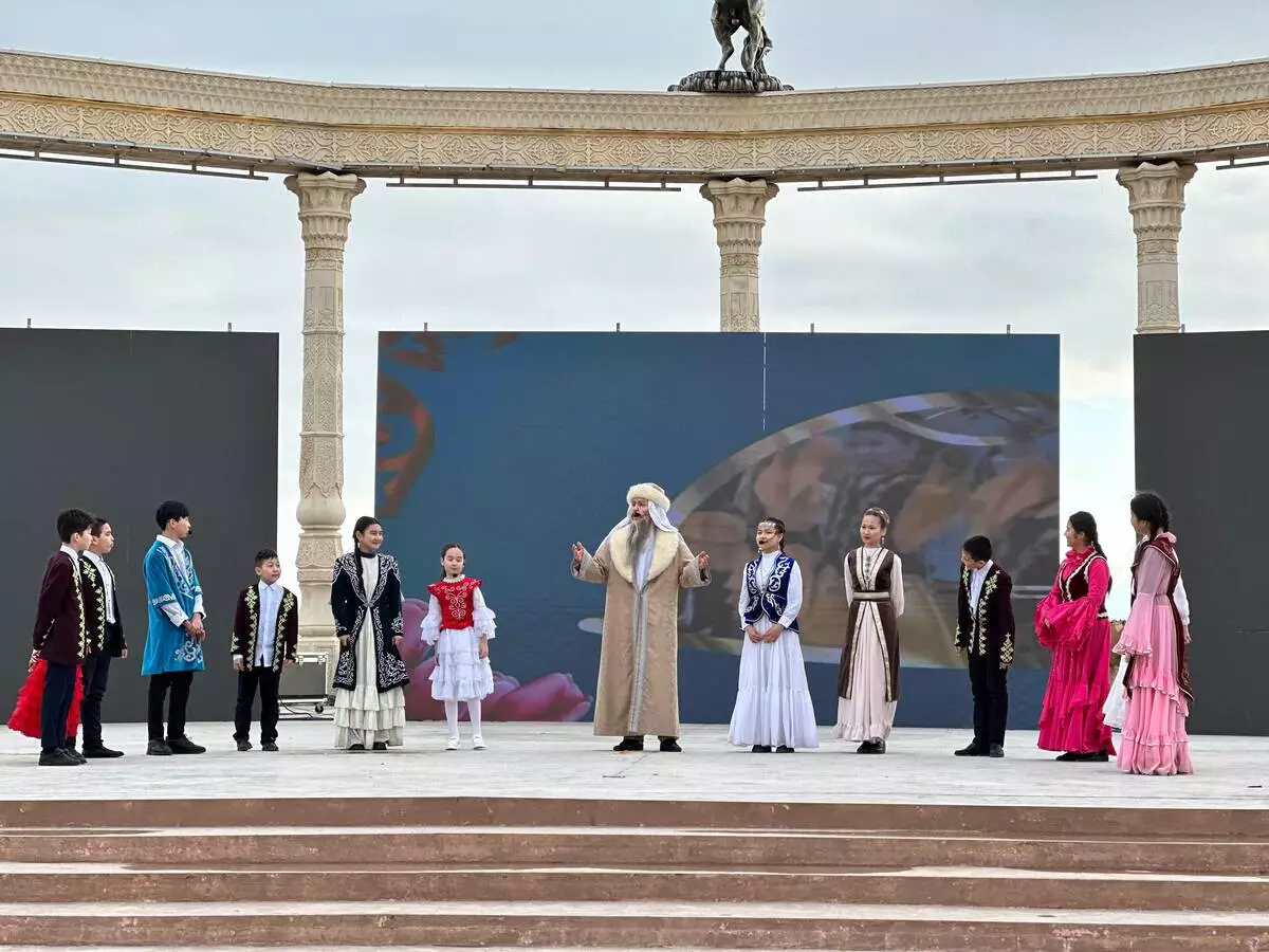 В Актау установили юрты к празднованию Наурыза: на набережной прошел первый концерт