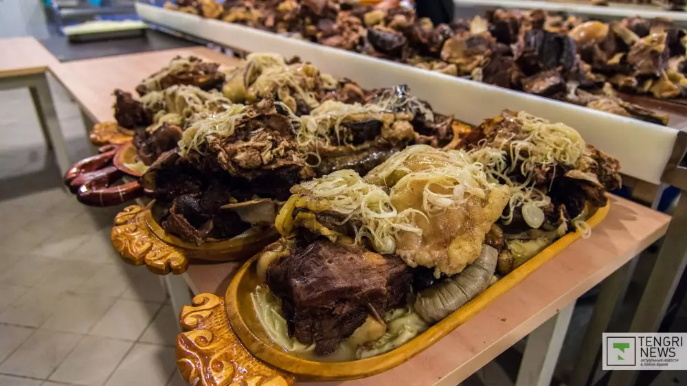 Гусь, белуга и лапша: как готовят бешбармак в разных регионах Казахстана