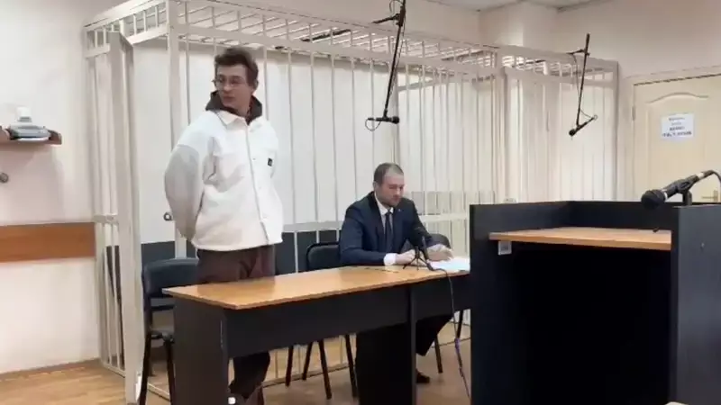 Укусивший официантку актер из "Слова пацана" в суде пожаловался на условия в ИВС