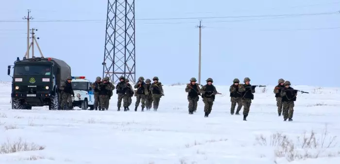 Почти 60% казахстанцев готовы защищать Родину с оружием в руках