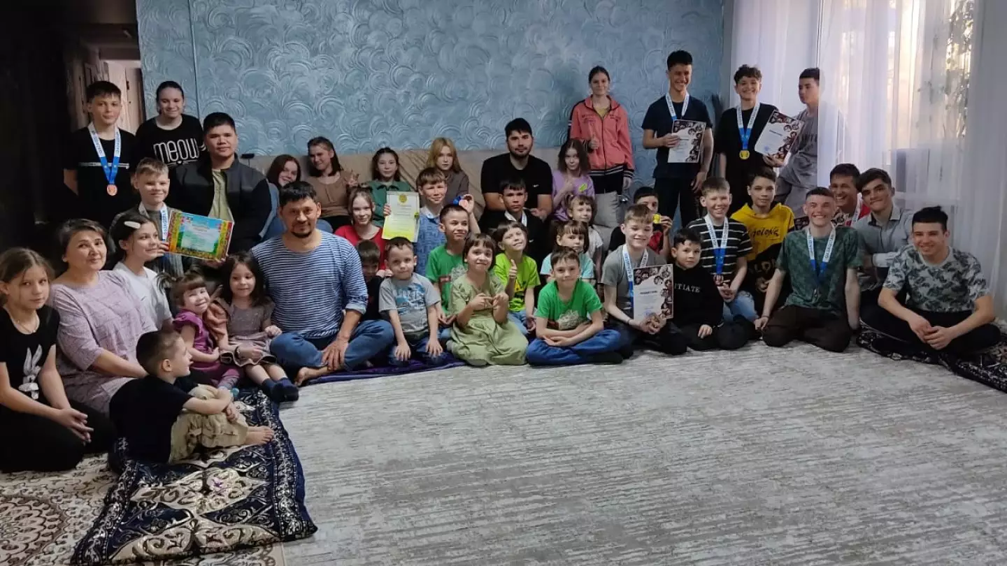 53 приемных ребенка: как отмечает Наурыз самая большая и многонациональная семья страны