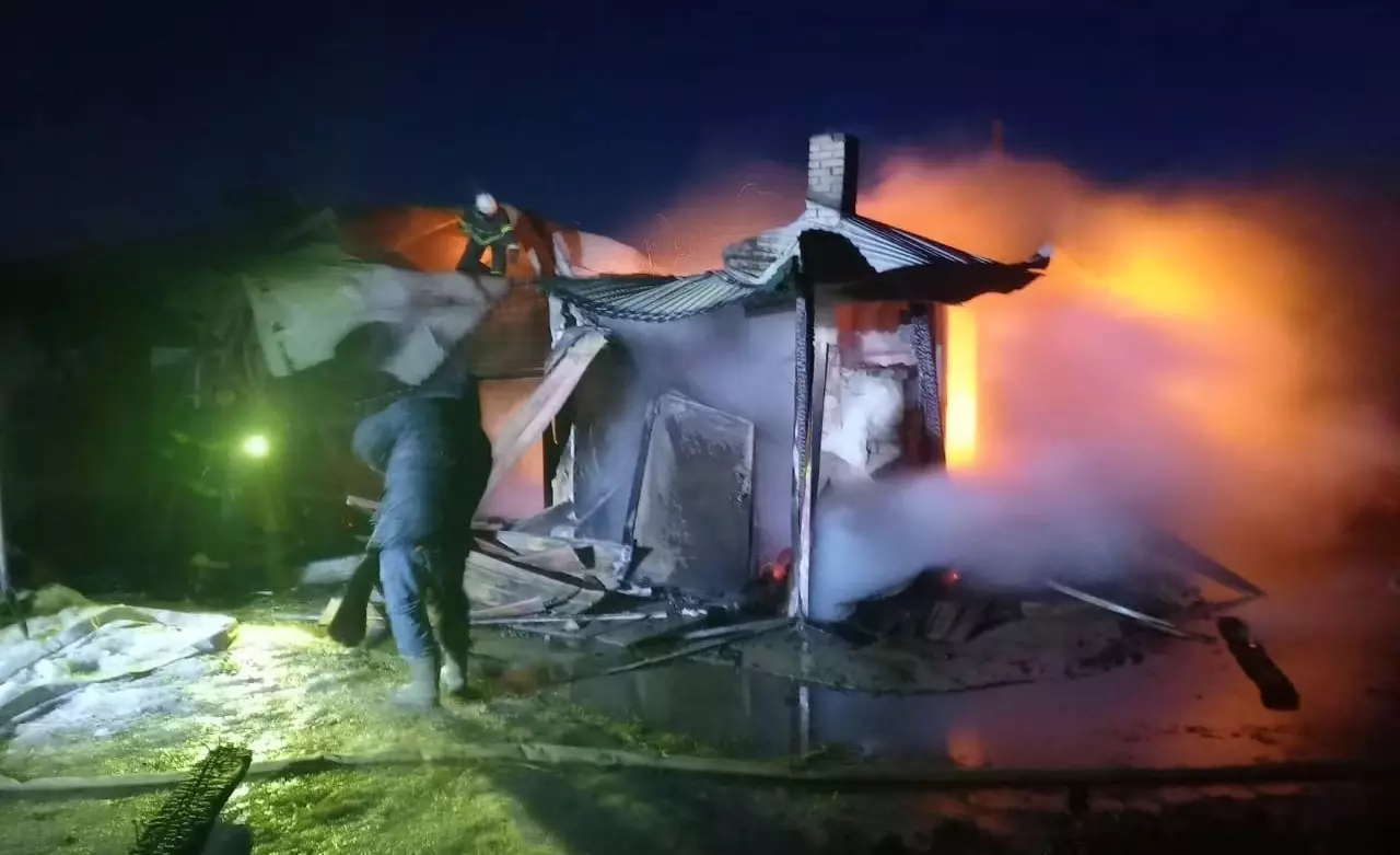 Крупный пожар произошел в частном доме в Павлодарской области