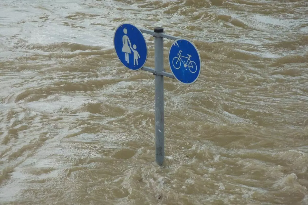Водой затопило важную дорогу в области Улытау