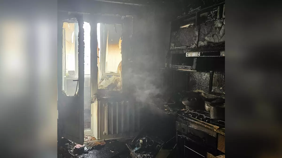 В Костанае из горящего 5-этажного дома эвакуировали 12 человек