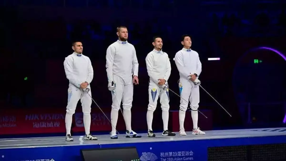 Фехтовальщики Казахстана впервые выиграли лицензию на Олимпиаду в Париже