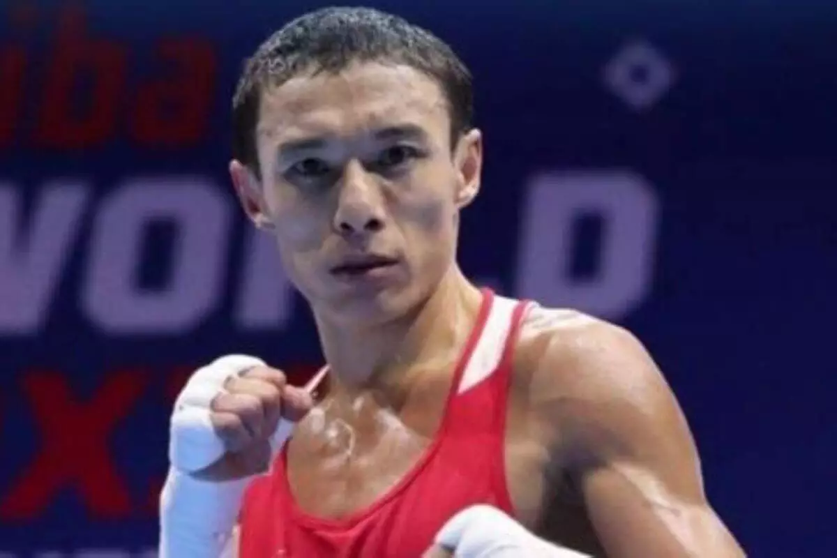 Чемпион мира принес Казахстану первую победу на турнире по боксу в Азербайджане