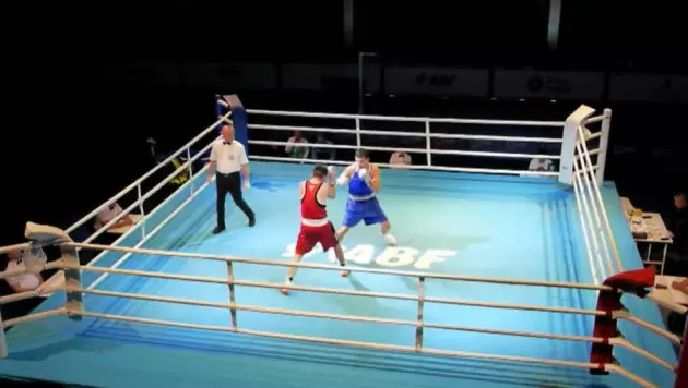 Казахстан проиграл битву Узбекистану на международном турнире по боксу