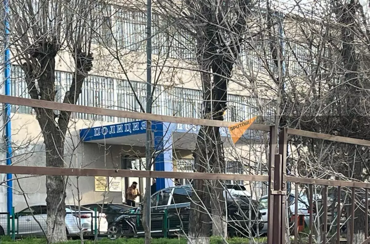 В Ереване вооруженные люди ворвались в здание полиции