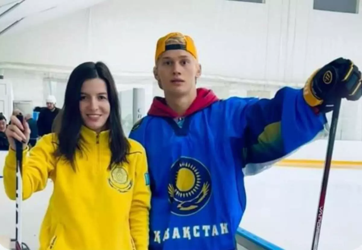 Даня Милохин сыграл в хоккей в форме сборной Казахстана