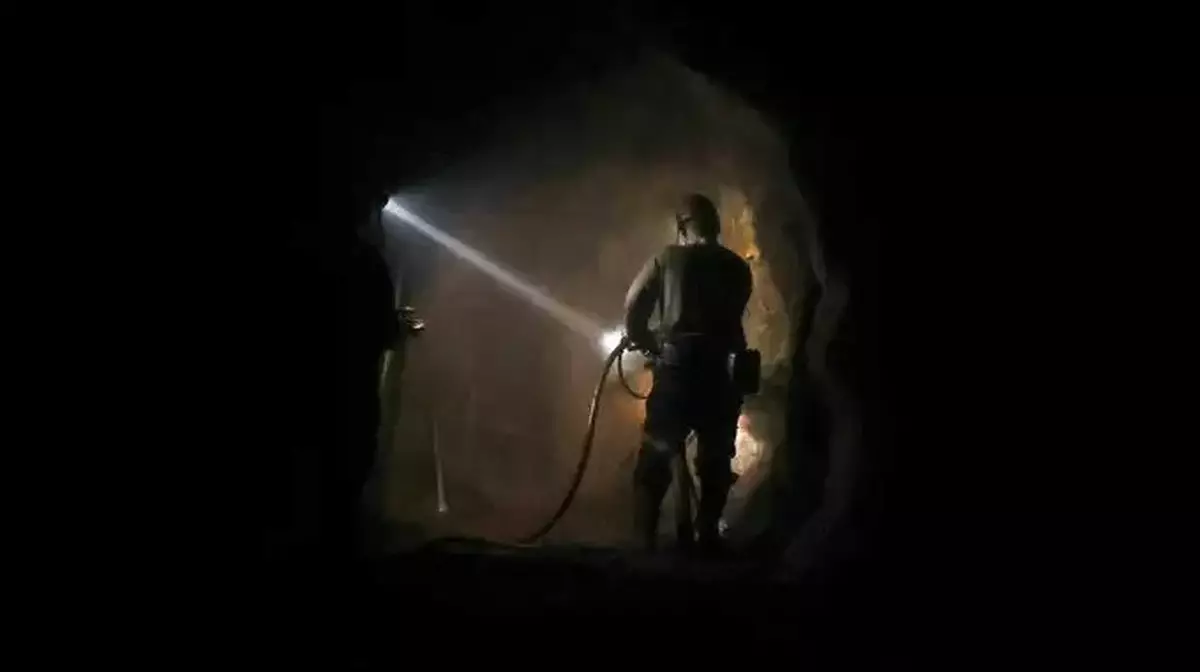 Ресей шахтасында екі жұмысшы үйінді астында қалып қойды