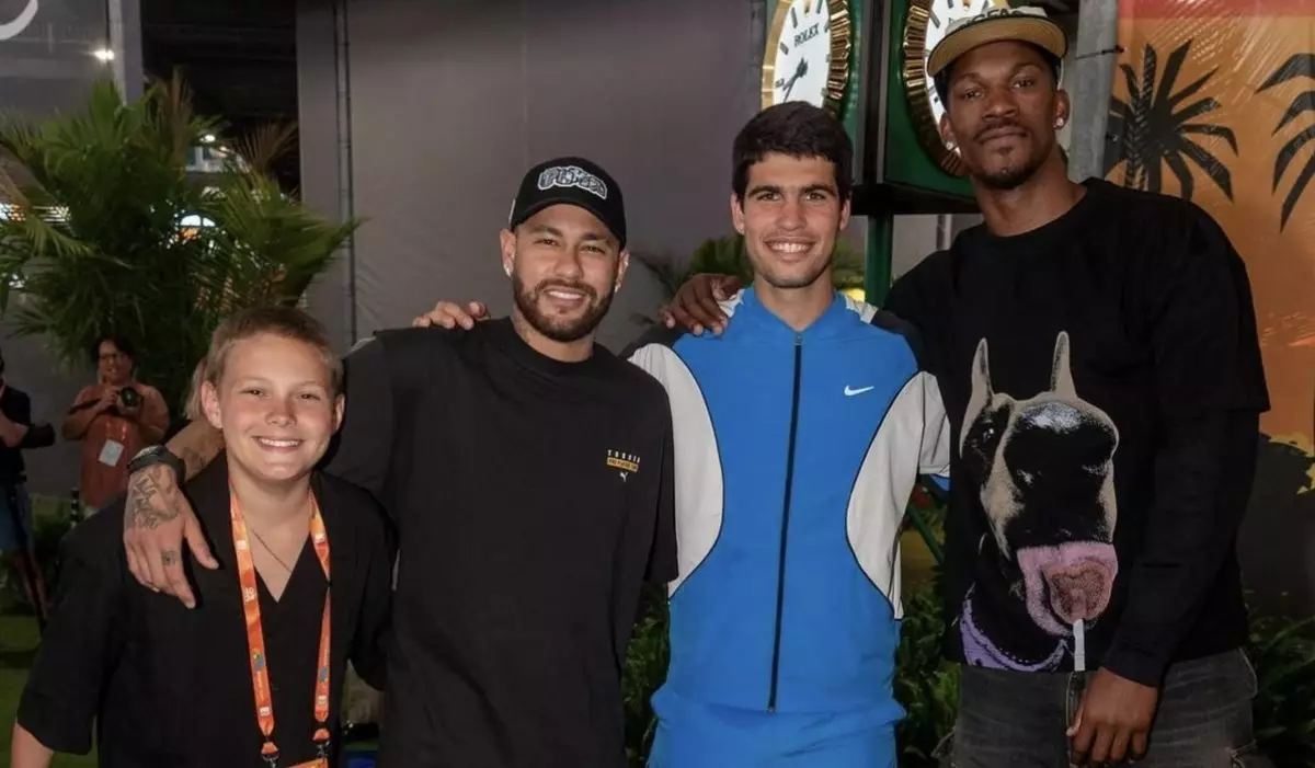 Неймар посетил теннисный турнир в Майами и встретился с Алькарасом