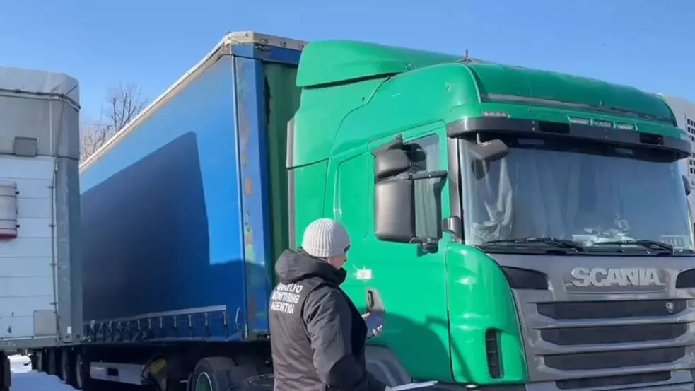 Преступная группа нелегально ввезла десятки грузовиков в Казахстан