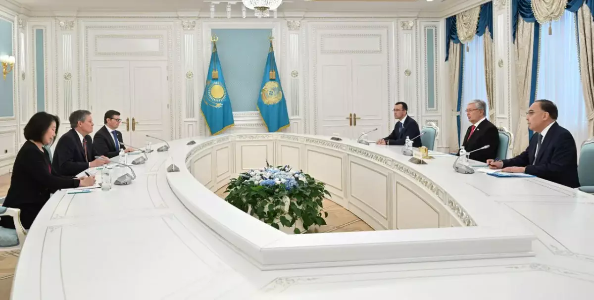 Президент Казахстана обсудил теракт в Москве с американским сенатором
