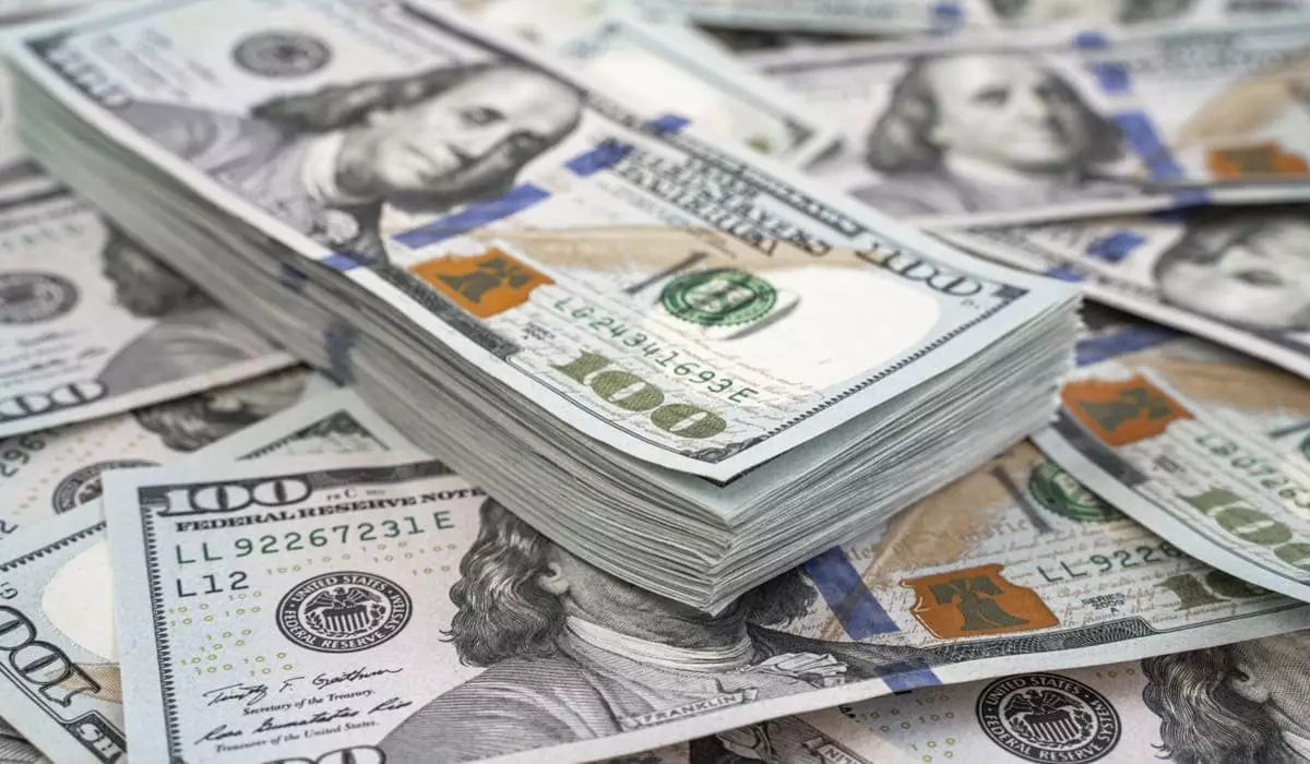 Доллар подешевел на биржевых торгах и в обменниках Казахстана