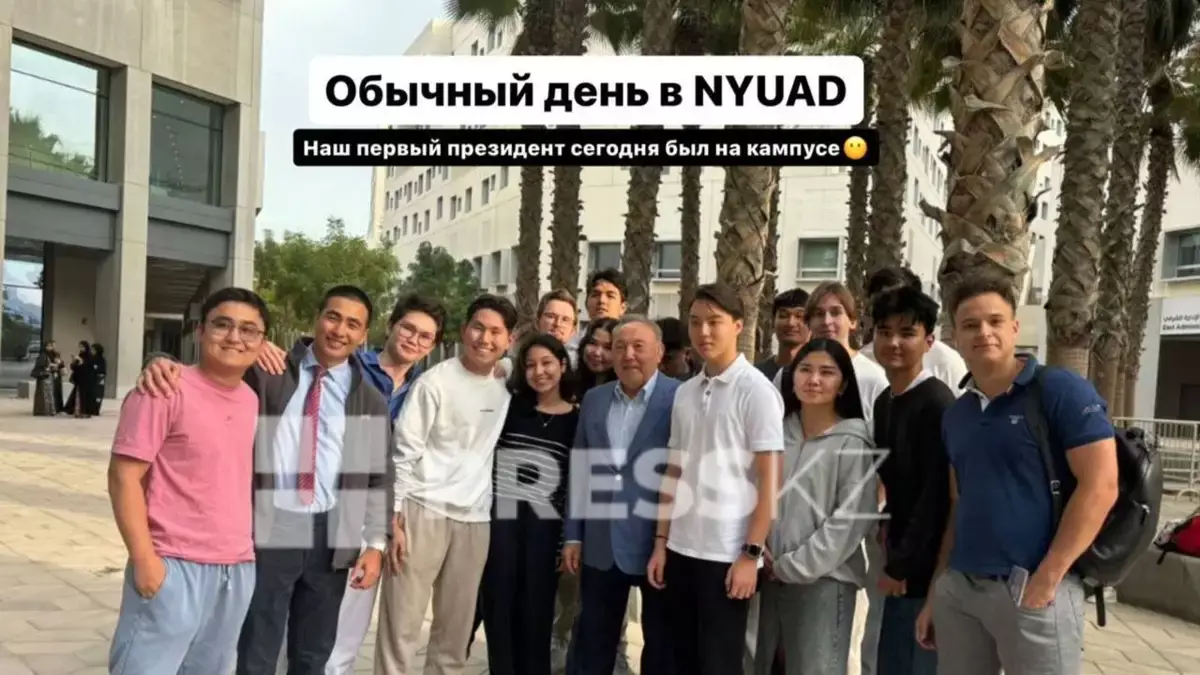 Фото Назарбаева со студентами в ОАЭ обсуждают в соцсетях