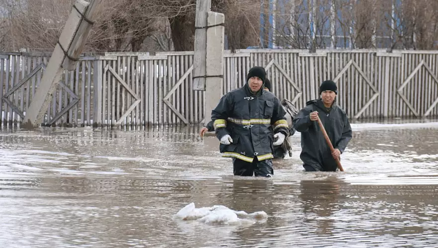 Штормовое предупреждение на среду объявлено по всему Казахстану