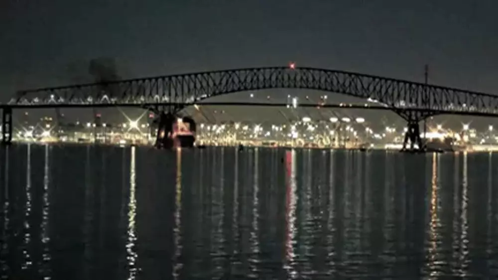 Шесть человек, предположительно, погибли во время крушения моста в Балтиморе