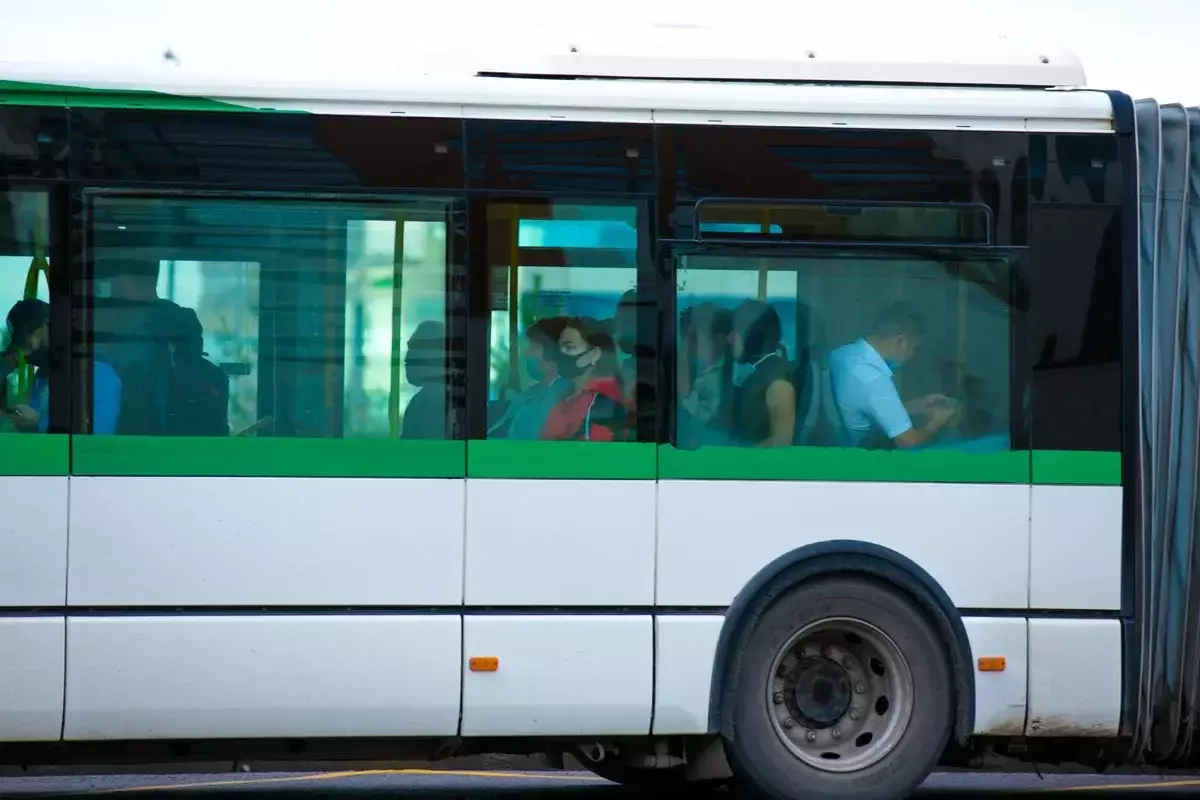 В Алматы маленького ребенка забыли в автобусе