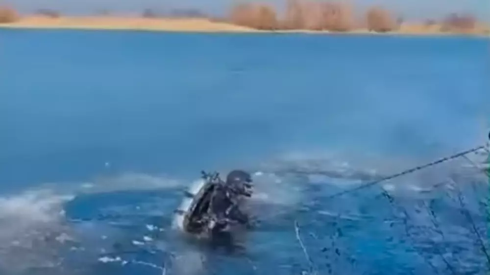 Алматы облысында жоғалып кеткен 3 жасар қызды іздеу үшін көлден су ағызылады