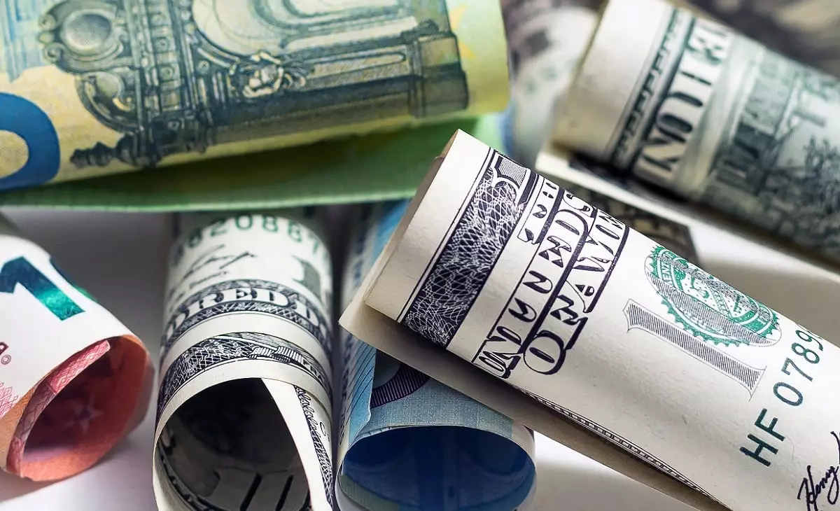Курс доллара и евро в обменниках Алматы 27 марта 2024 