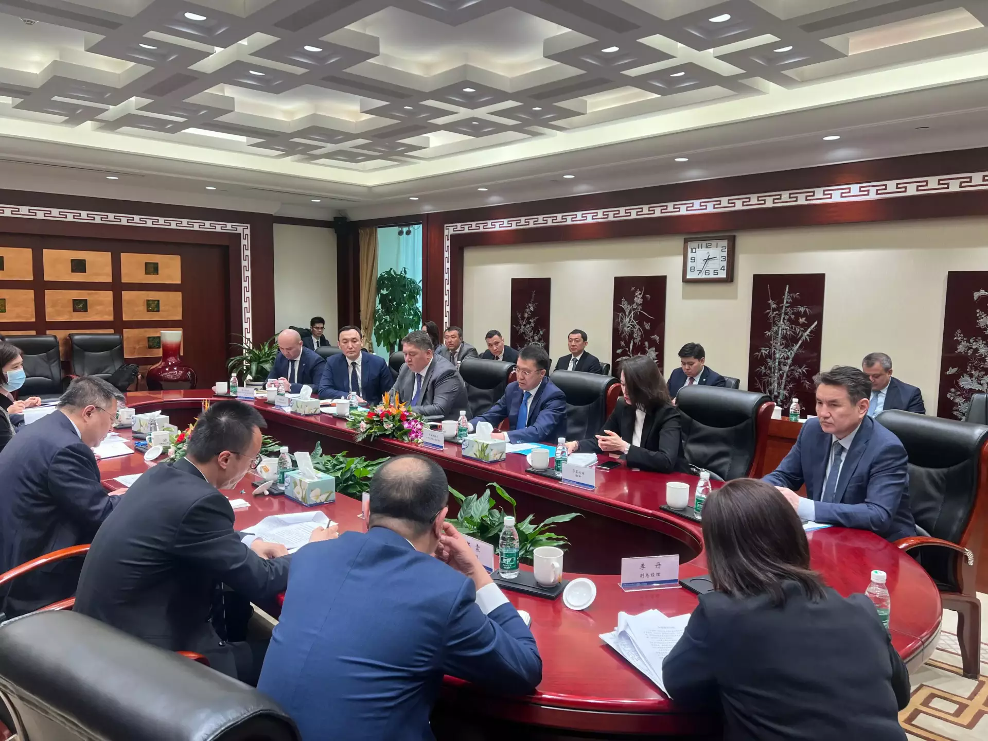 Инвестиции потенциальные: министр транспорта встретился с руководителями финансовых институтов КНР