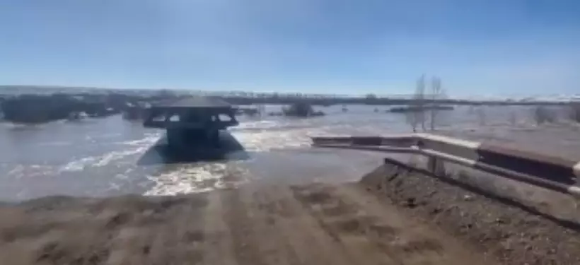 Разрушение части моста: ЧС местного масштаба объявили в одном из районов области Абай