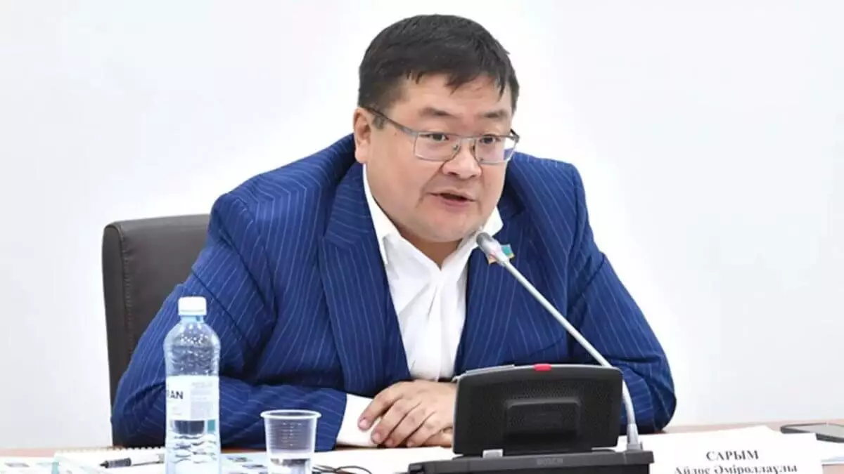 Россия не сможет жить без рабочей силы из Центральной Азии, заявил депутат Айдос Сарым