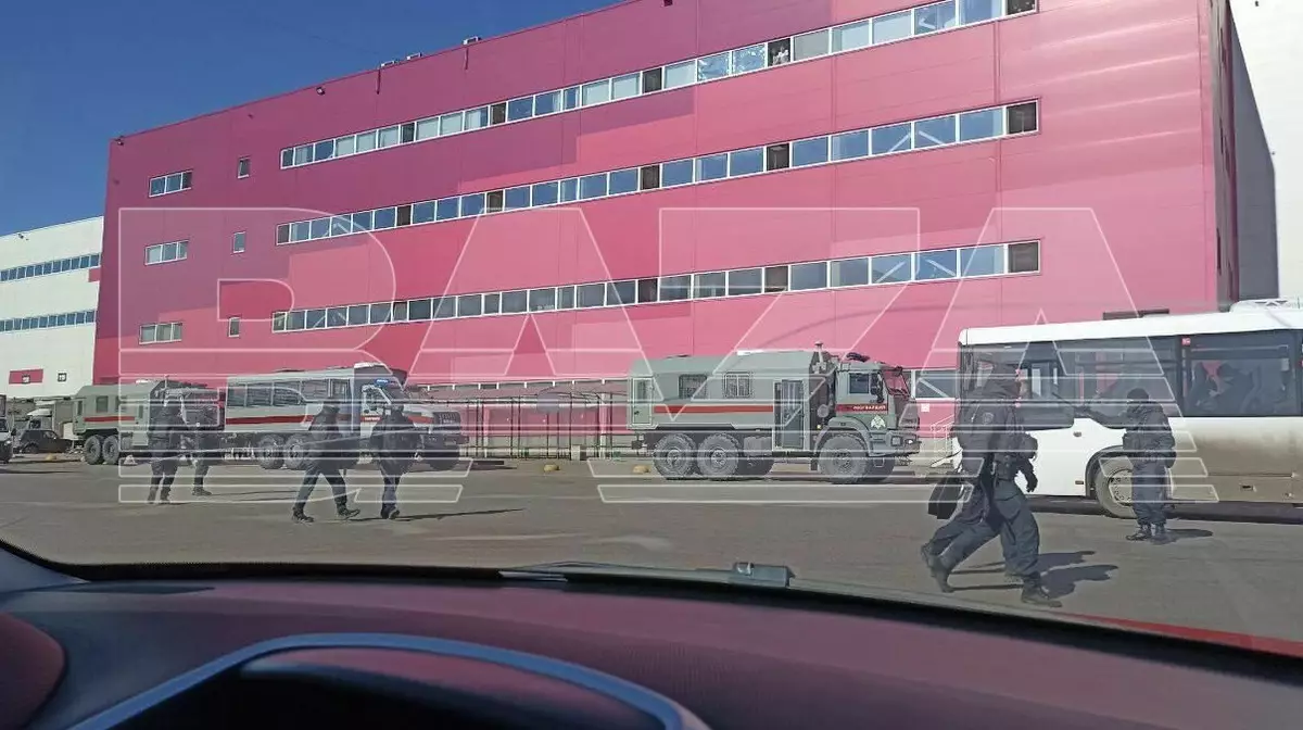 Правоохранители ищут нелегальных мигрантов на складе Wildberries в Московской области