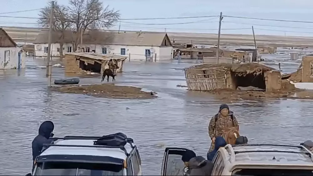 Паводки в Казахстане: как спасаются жители городов и сел