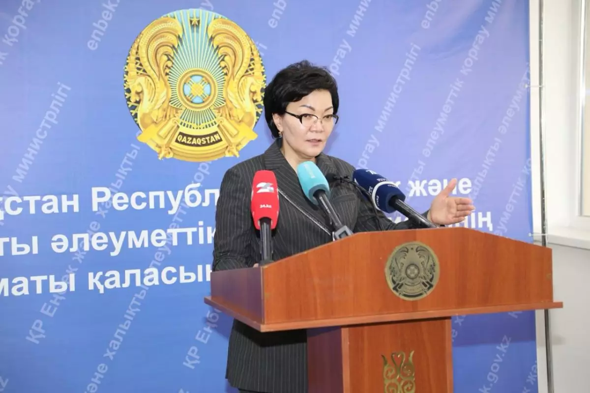 Министр труда Светлана Жакупова провела встречу с алматинцами