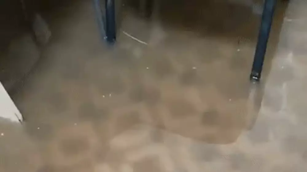 "Встала с кровати и оказалась в воде": дома костанайцев затопило