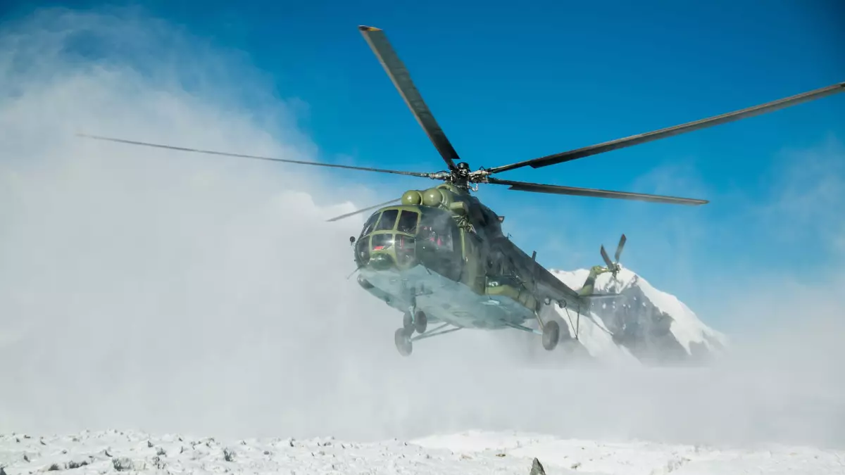 Авиация КНБ эвакуировала жителей зимовки в Костанайской области