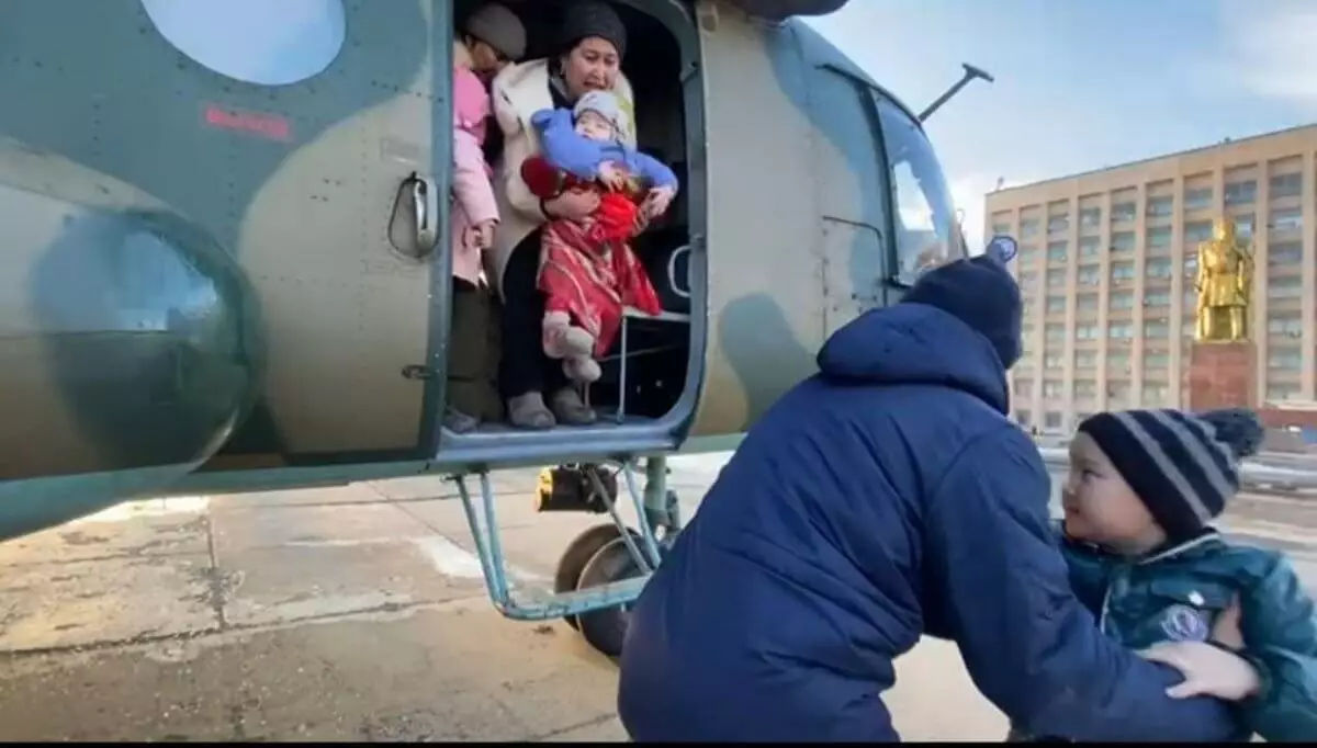 Вертолетами эвакуируют жителей в 4 областях Казахстана