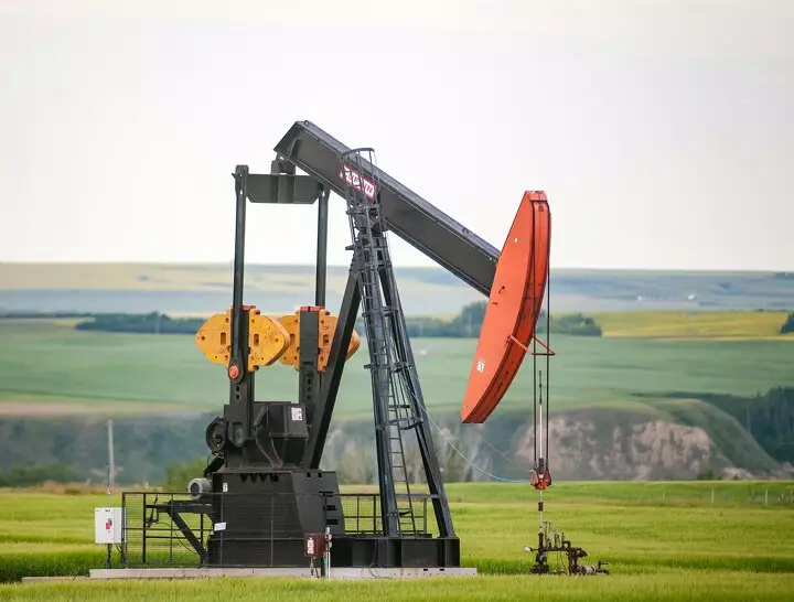 Нефтяные котировки снизились на фоне неожиданного роста запасов в США