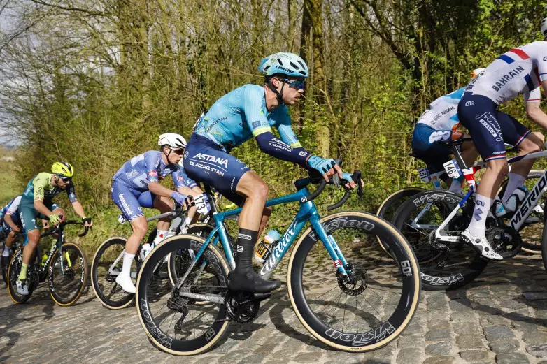 «Астана» шабандозы Бельгияда өткен веложарыста ауыр жарақат алды