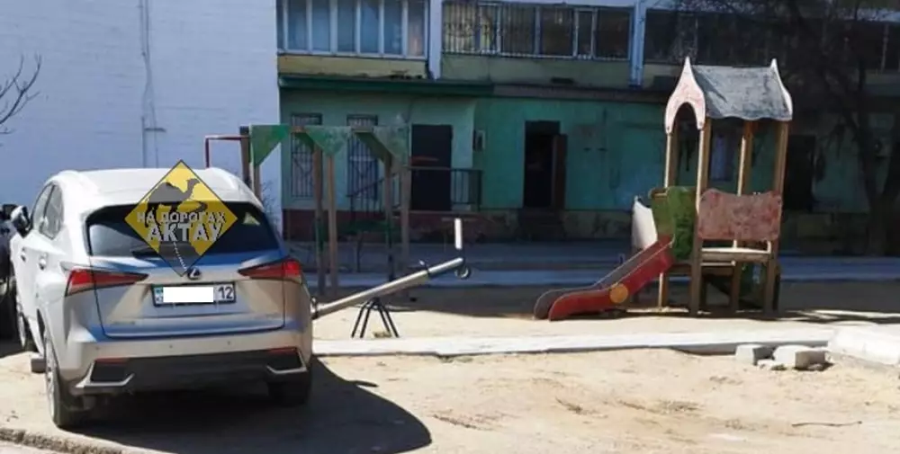 «И так сойдет!»: заехавшего на детскую площадку водителя оштрафовали в Актау