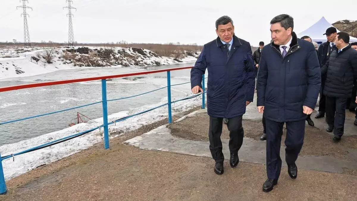 Премьер-министр посетил паводкоопасный регион Казахстана