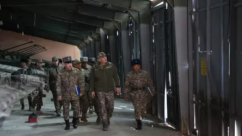 Министр обороны проверил боевую и мобилизационную готовность Сарыозекского гарнизона