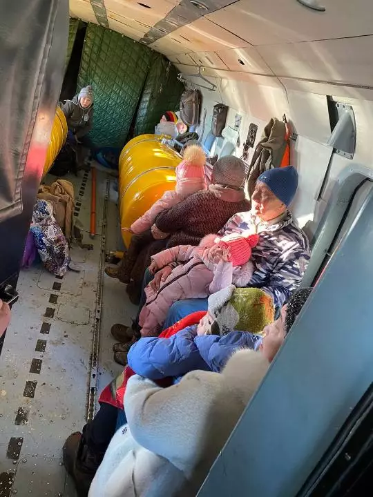 Бір түнде армия авиациясының ұшқыштары Қостанай облысында 140-қа жуық адамды эвакуациялады