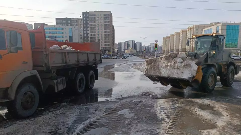 Астанада 2500-ге жуық жол жұмысшысы қар тазалауға шықты