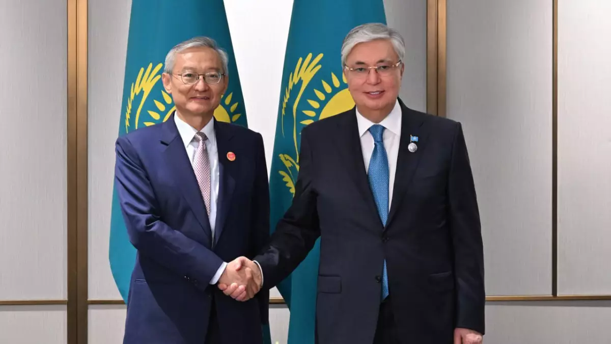 Глава государства провел встречу с Генеральным секретарем ШОС Чжан Мином