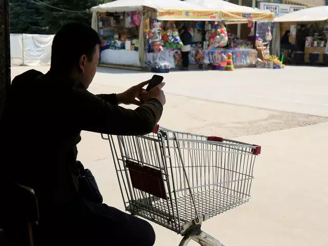 Потребительская уверенность казахстанцев падает третий месяц подряд