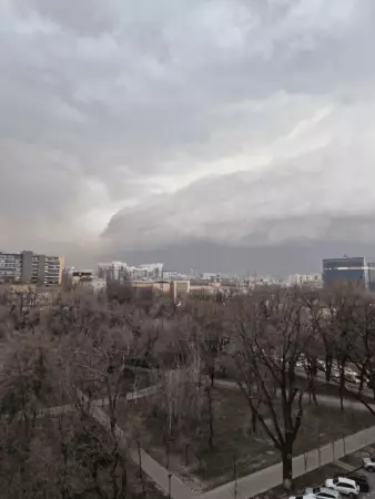 Алматинцы оказались в центре апокалипсиса