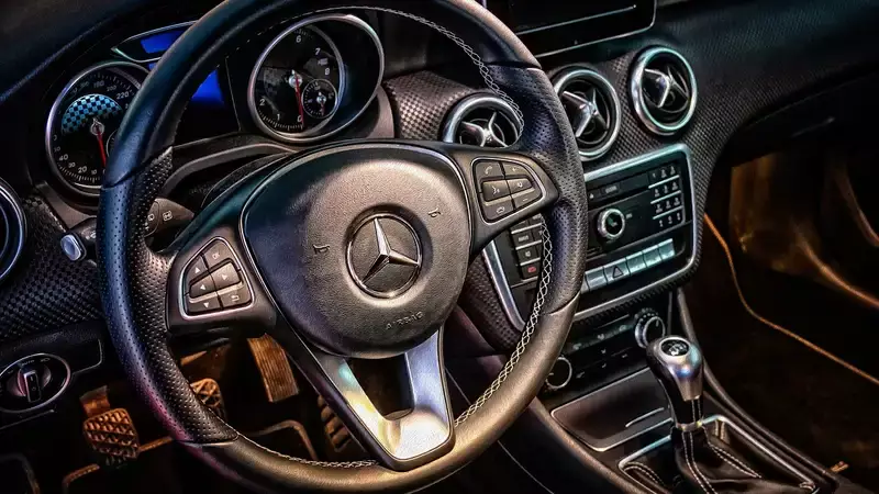 Компания Mercedes-Benz умышленно занижала данные о вредных выбросах машин