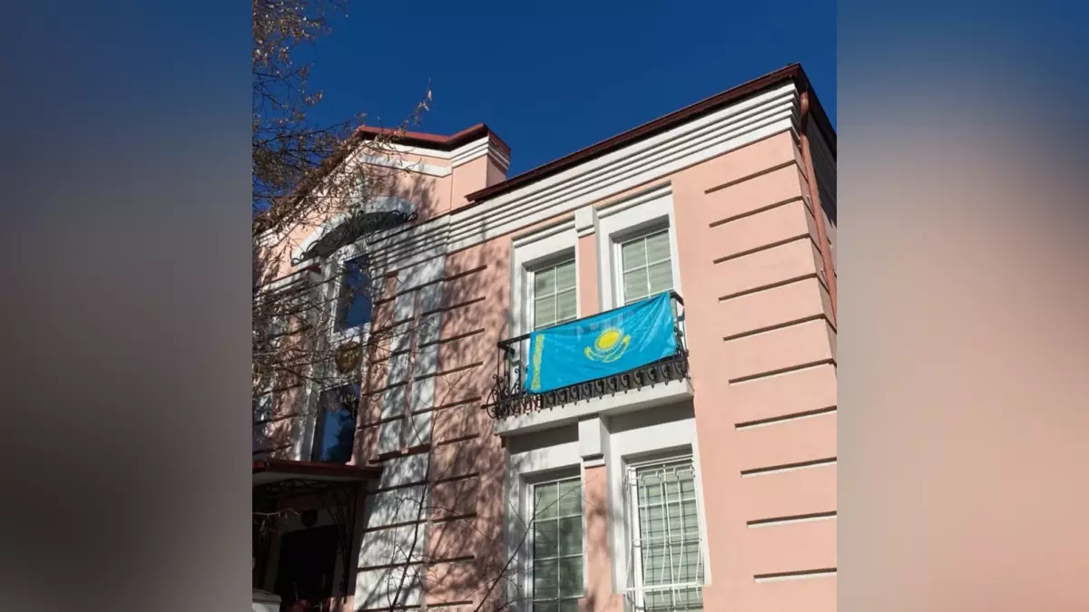 Посольство РК в Украине рекомендует казахстанцам покинуть Одессу и Харьков