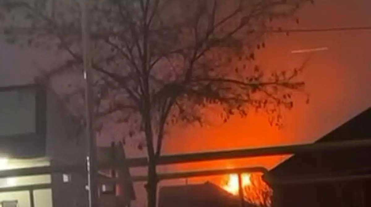 Частный дом загорелся во время урагана в Алматы
