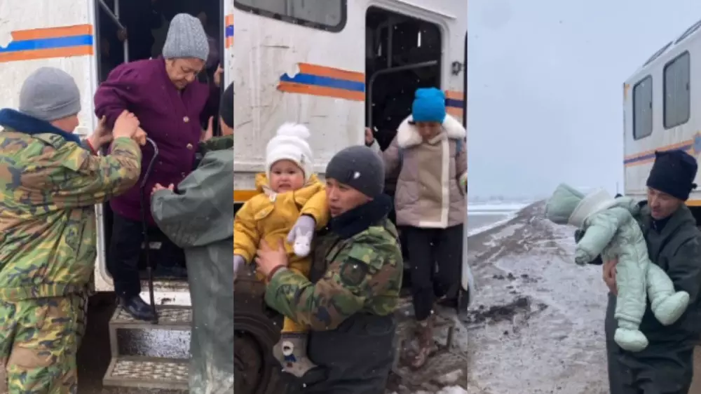 Жителей отрезанного от мира села в Западно-Казахстанской области эвакуировали на вертолете