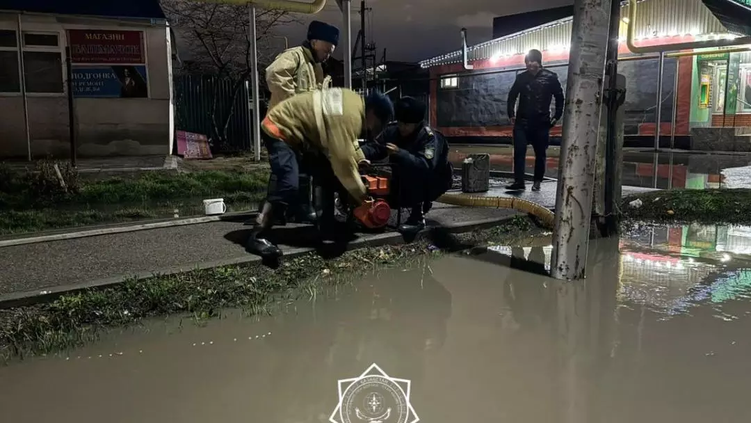 Алматы в воде: затопило 38 домов и 4 дороги