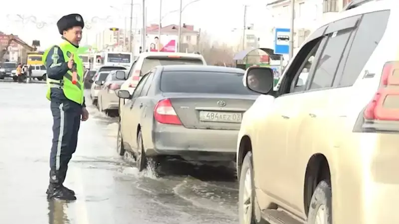 В шести областях Казахстана закрыли дороги из-за угроз для безопасного проезда