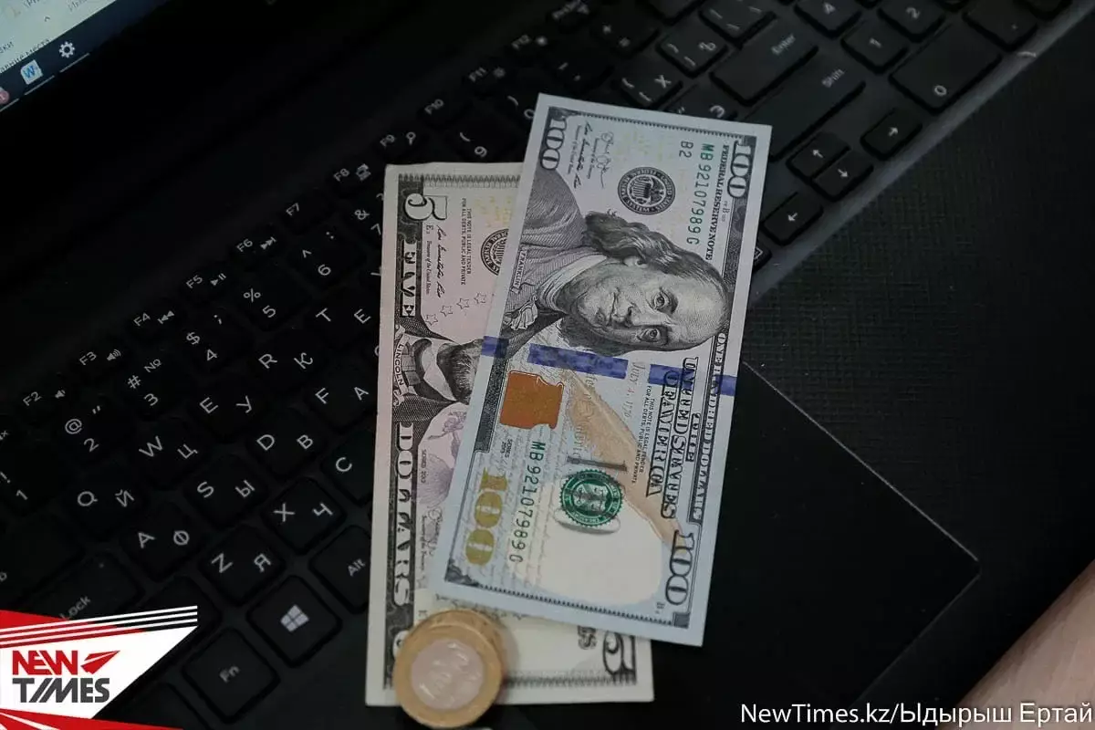 До 450 тенге подешевел доллар в обменниках РК 29 марта